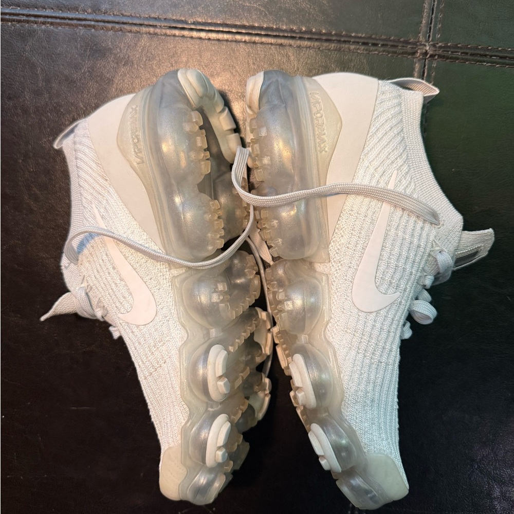 Women’s Size 8 - Nike Air VaporMax FlyKnit Phantom White/Metallic - Picture 8 of 9